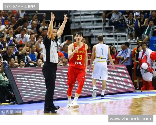 男篮蓝队对阵乌克兰首节精彩回顾与战术分析